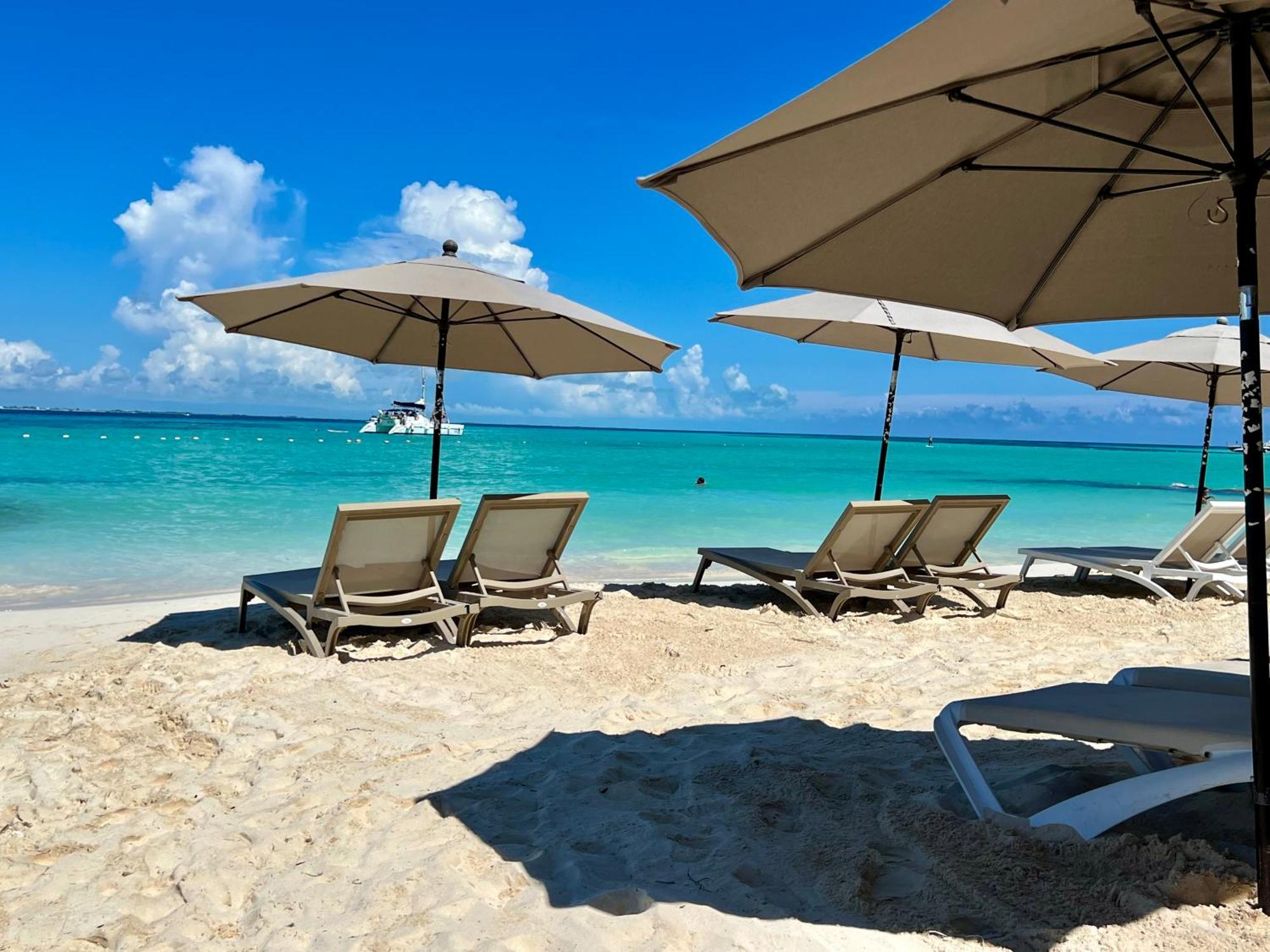 איסלה מוחרס Cuxos Hotel Beachfront מראה חיצוני תמונה